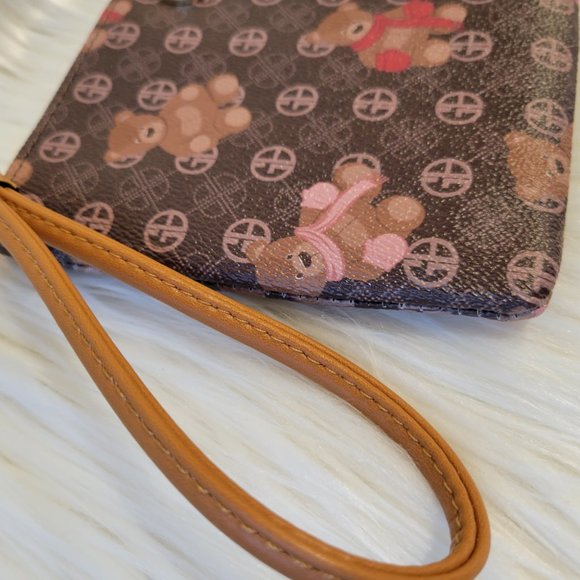Giani Bernini Winter Bears Wristlet - Picture 5 of 8
